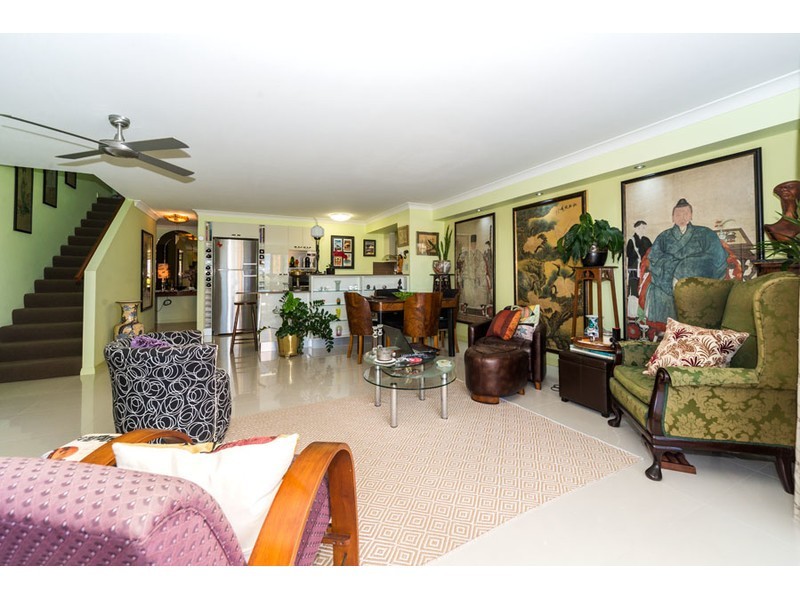 322/392-398 Marine Parade, Labrador QLD 4215