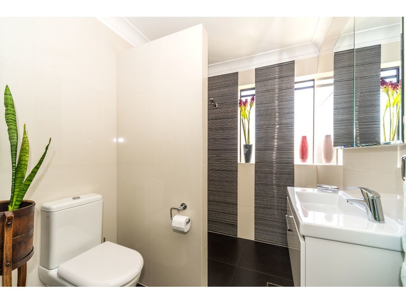 322/392-398 Marine Parade, Labrador QLD 4215