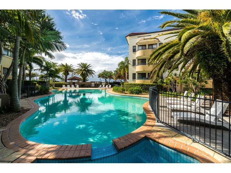 322/392-398 Marine Parade, Labrador QLD 4215