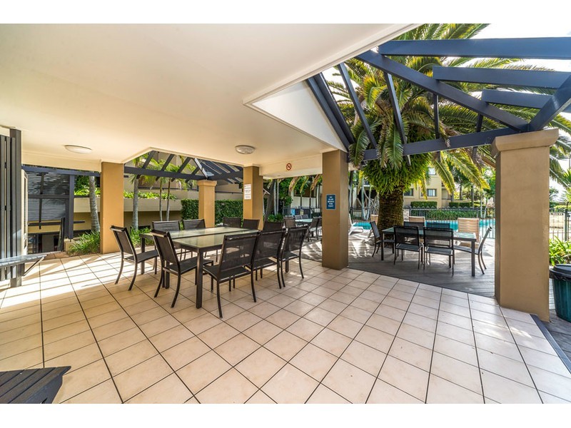 322/392-398 Marine Parade, Labrador QLD 4215
