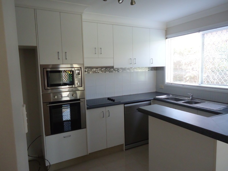 2/18 Kenny Drive, Labrador QLD 4215