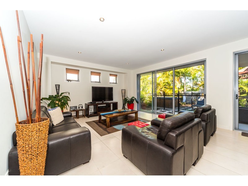 9 Iridium Drive, Hope Island QLD 4212