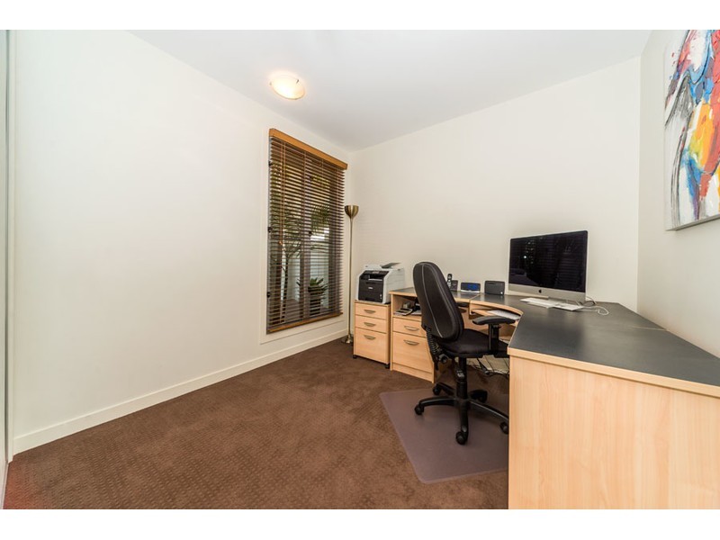 9 Iridium Drive, Hope Island QLD 4212