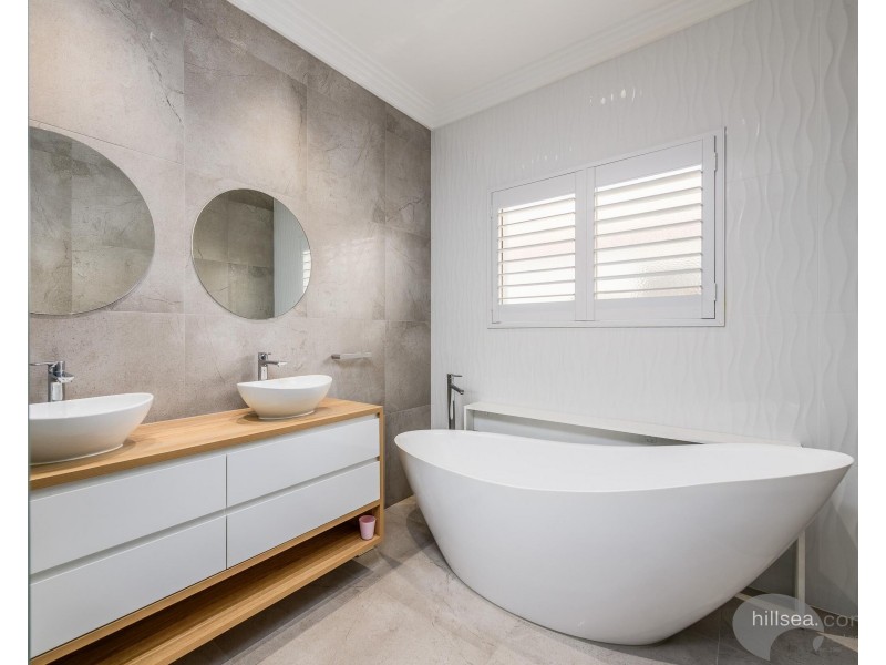 340 Bayview Street, Hollywell QLD 4216