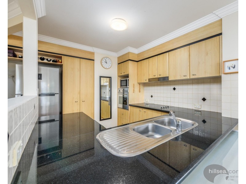 17/82-86 Limetree Parade, Runaway Bay QLD 4216