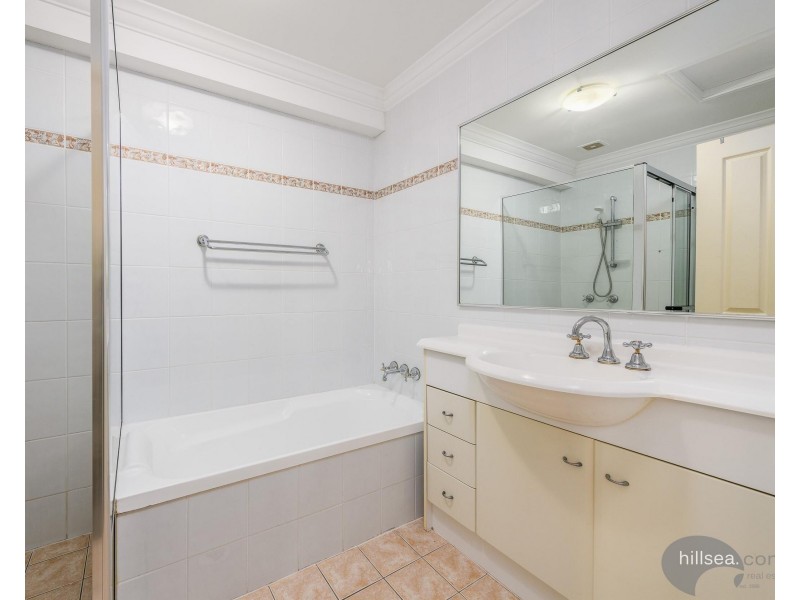 17/82-86 Limetree Parade, Runaway Bay QLD 4216