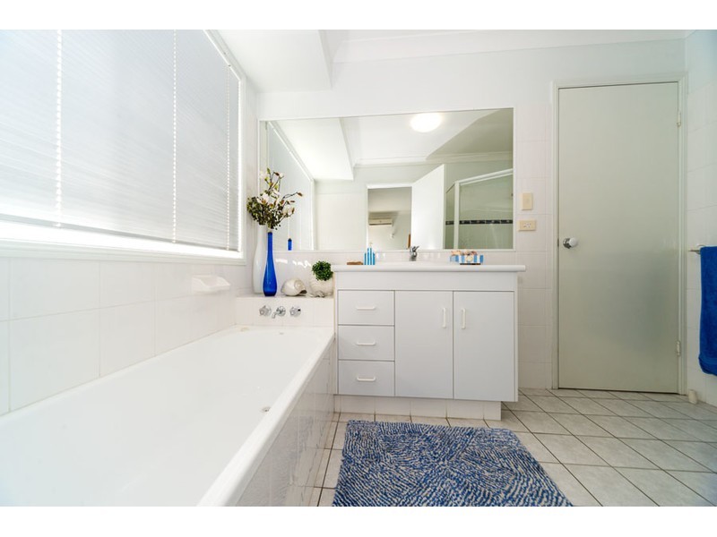 5 Clipper Court, Biggera Waters QLD 4216