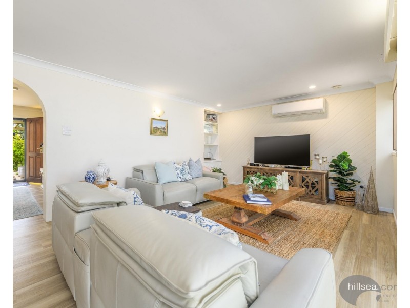 8 Namatjira Street, Paradise Point QLD 4216