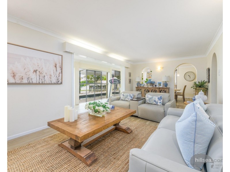 8 Namatjira Street, Paradise Point QLD 4216