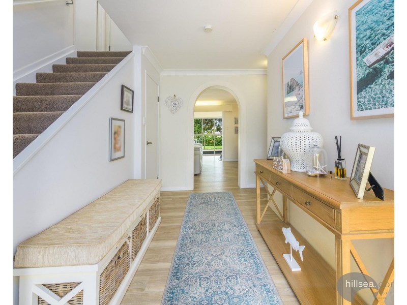 8 Namatjira Street, Paradise Point QLD 4216