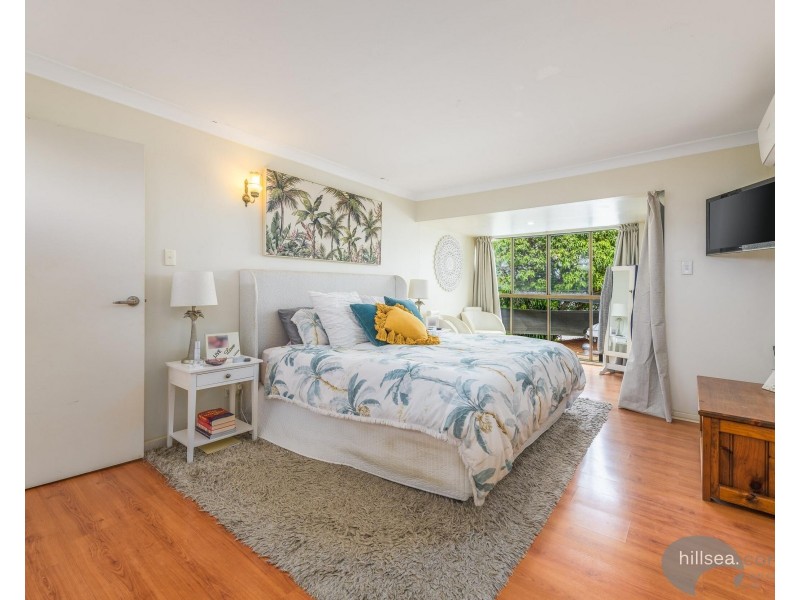 8 Namatjira Street, Paradise Point QLD 4216