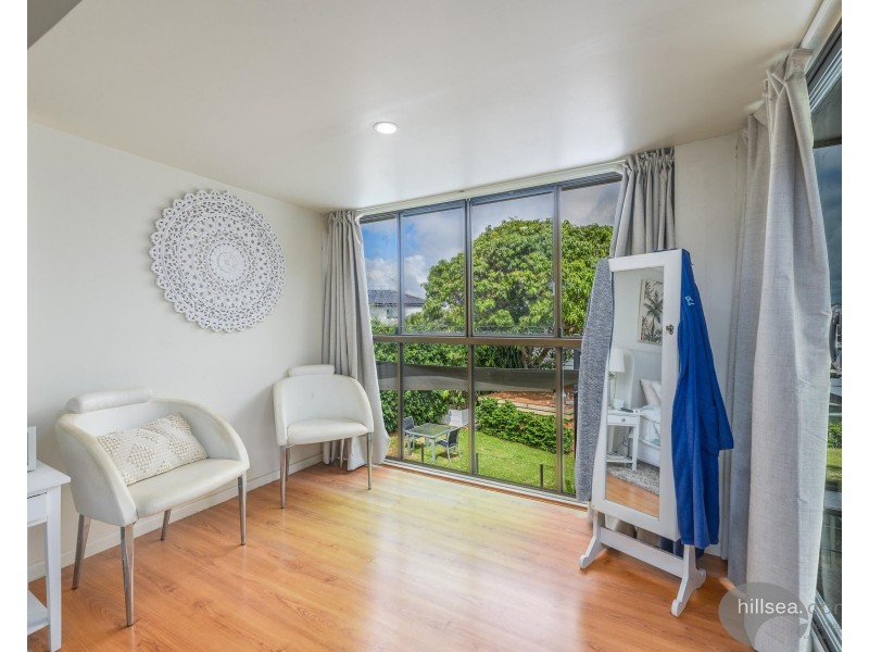 8 Namatjira Street, Paradise Point QLD 4216