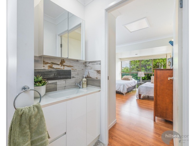 8 Namatjira Street, Paradise Point QLD 4216