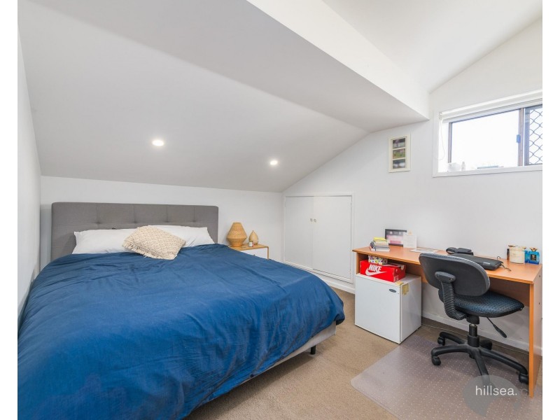 8 Namatjira Street, Paradise Point QLD 4216