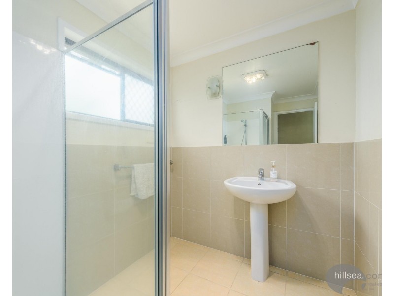 8 Namatjira Street, Paradise Point QLD 4216