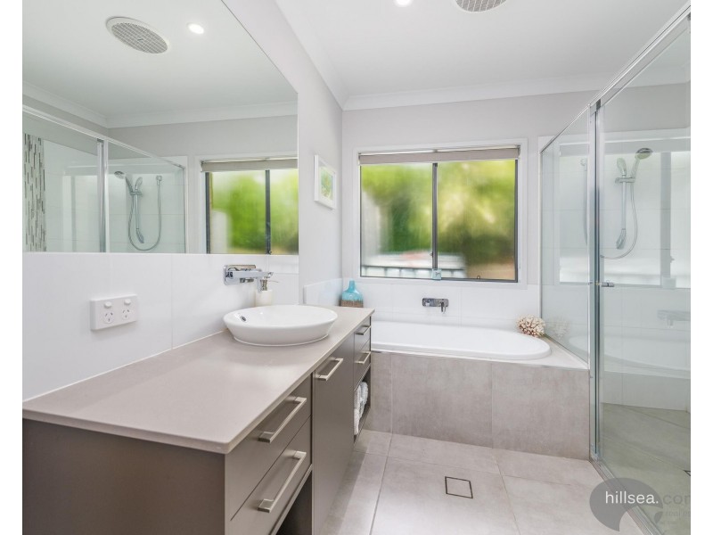 6 Middleham Fairway, Maudsland QLD 4210