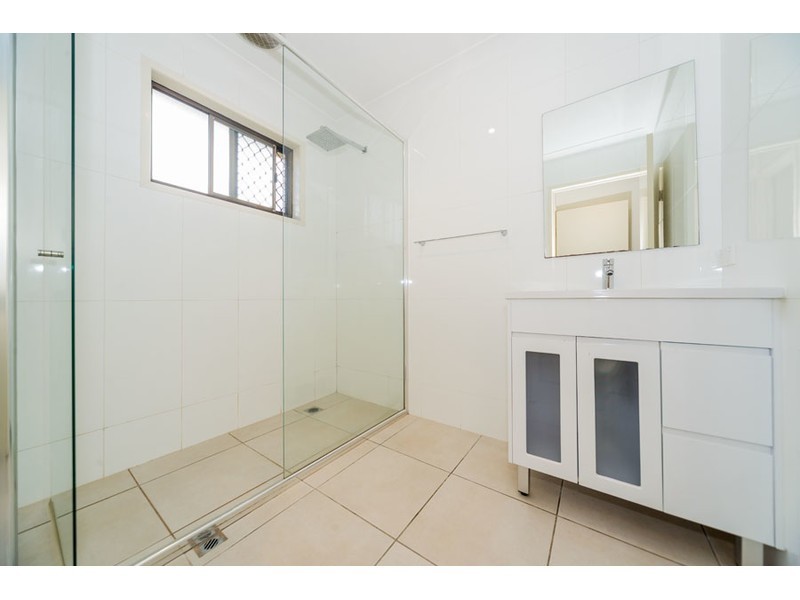 230 Government Road, Labrador QLD 4215