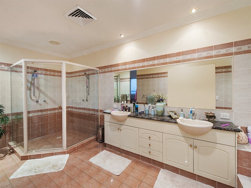 5 Serenity Boulevard, Helensvale QLD 4212
