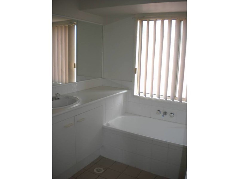 2/45 Harley Street, Labrador QLD 4215