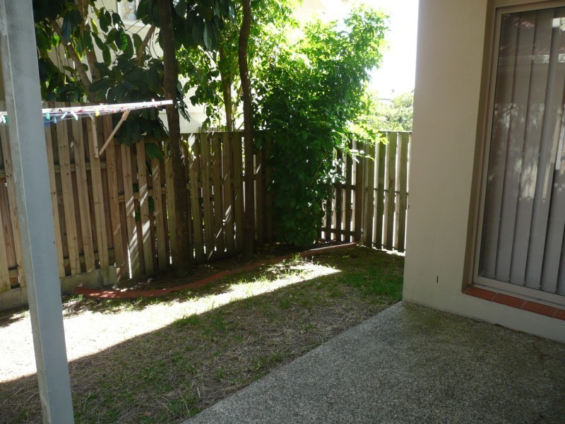 2/45 Harley Street, Labrador QLD 4215