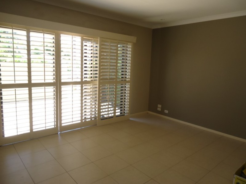 10 First Avenue, Labrador QLD 4215