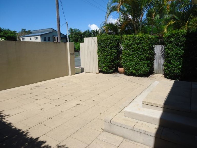 10 First Avenue, Labrador QLD 4215