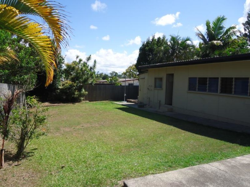 10 First Avenue, Labrador QLD 4215