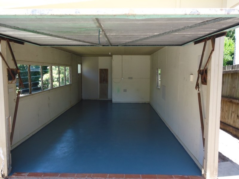 10 First Avenue, Labrador QLD 4215
