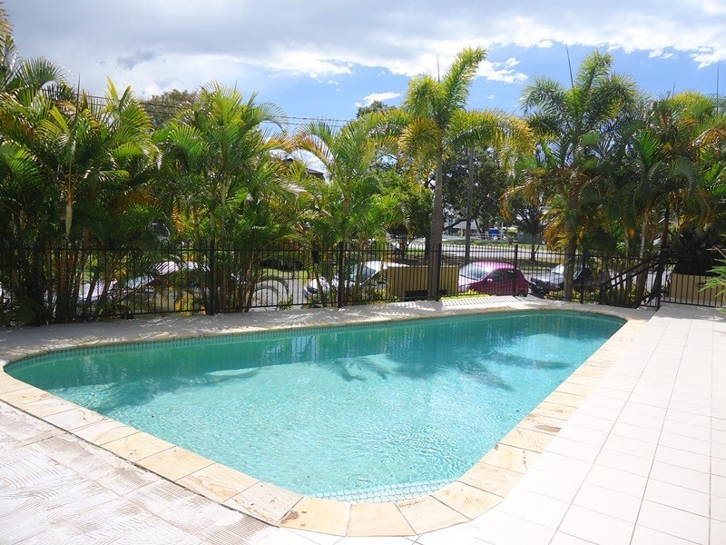 11/4 Oleander Avenue, Biggera Waters QLD 4216