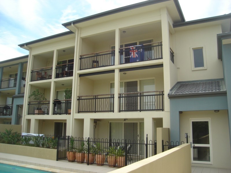 11/4 Oleander Avenue, Biggera Waters QLD 4216