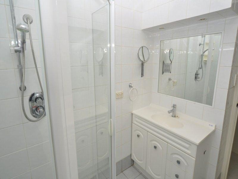 1/108 Oxley Drive, Paradise Point QLD 4216