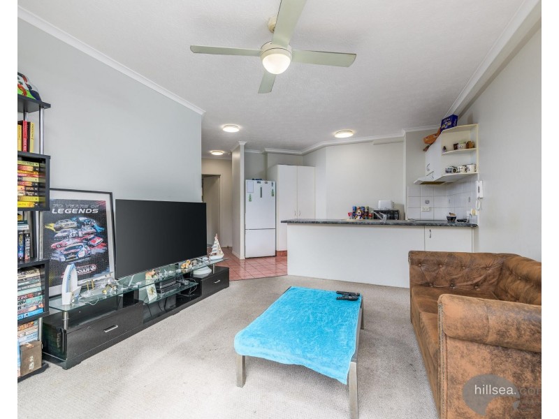 16/10 – 12 Bath Street, Labrador QLD 4215