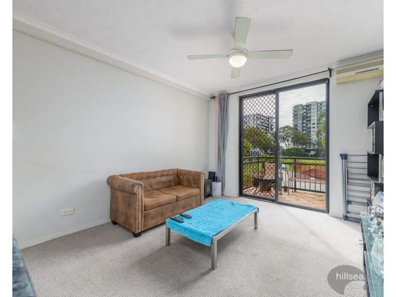 16/10 – 12 Bath Street, Labrador QLD 4215
