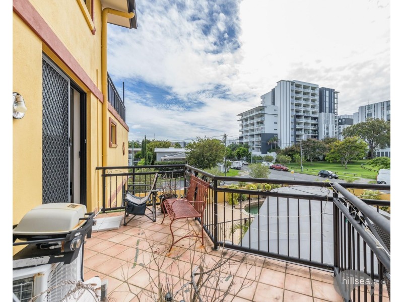 16/10 – 12 Bath Street, Labrador QLD 4215