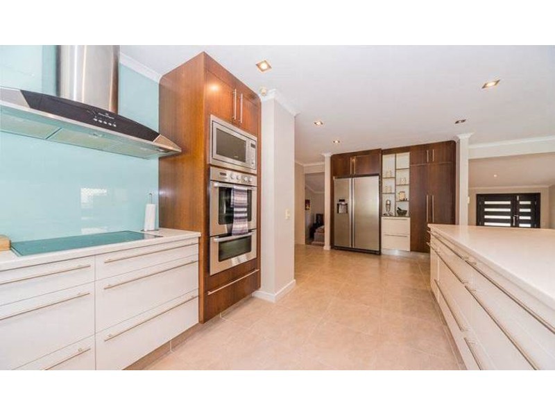 216 Discovery Drive, Helensvale QLD 4212