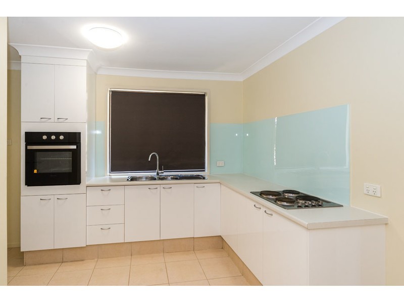 2/6 Nina Parade, Arundel QLD 4214