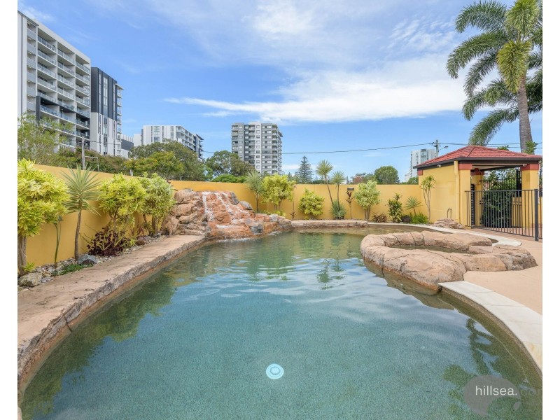 15/10-12 Bath Street, Labrador QLD 4215