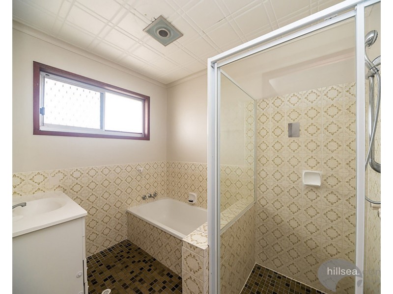 9 Donald Avenue, Paradise Point QLD 4216