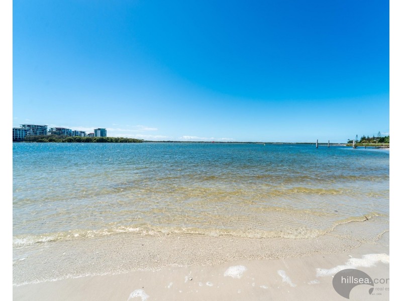 9 Donald Avenue, Paradise Point QLD 4216