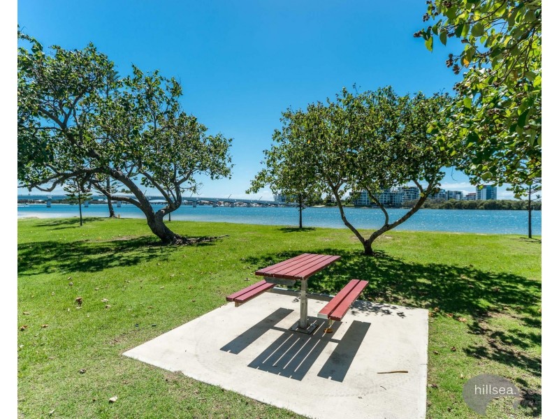 9 Donald Avenue, Paradise Point QLD 4216