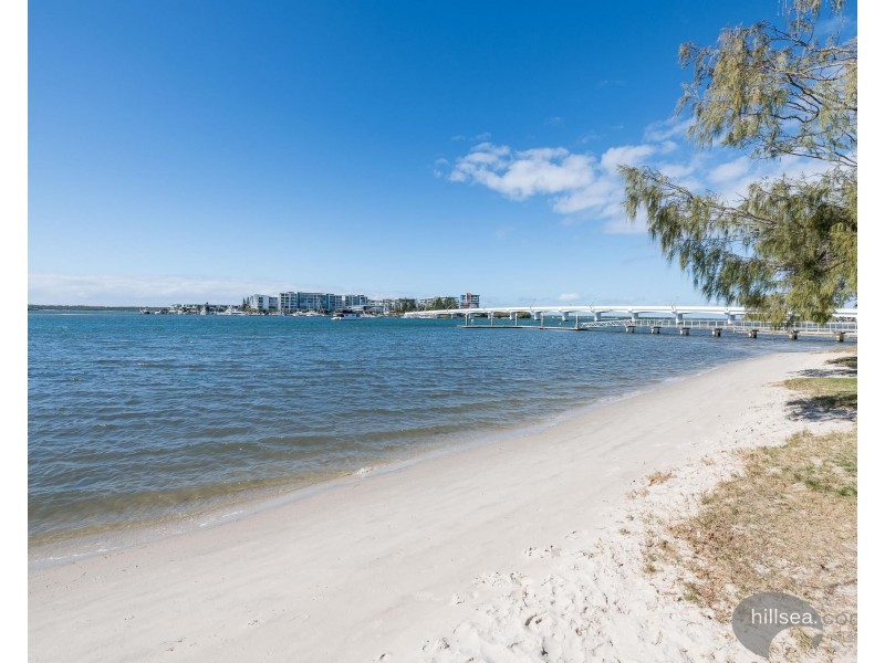 9 Donald Avenue, Paradise Point QLD 4216