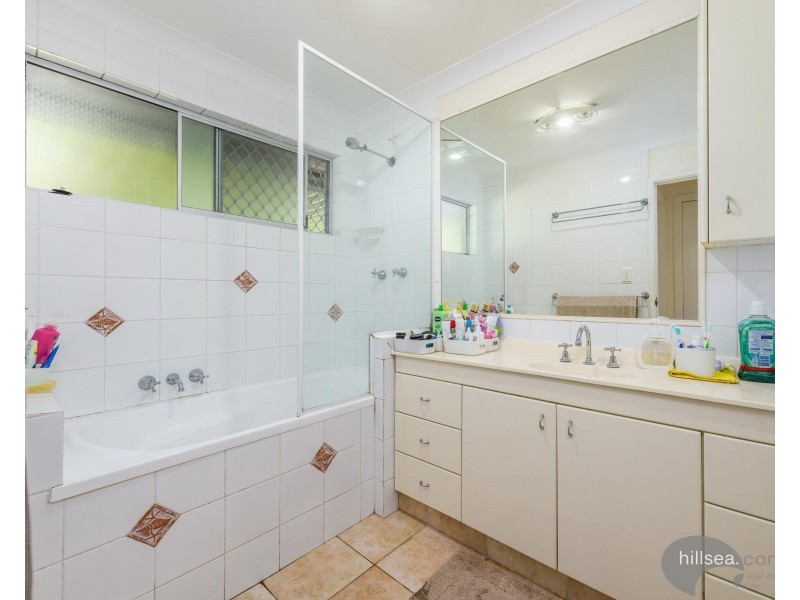 11 Winani Drive, Ashmore QLD 4214