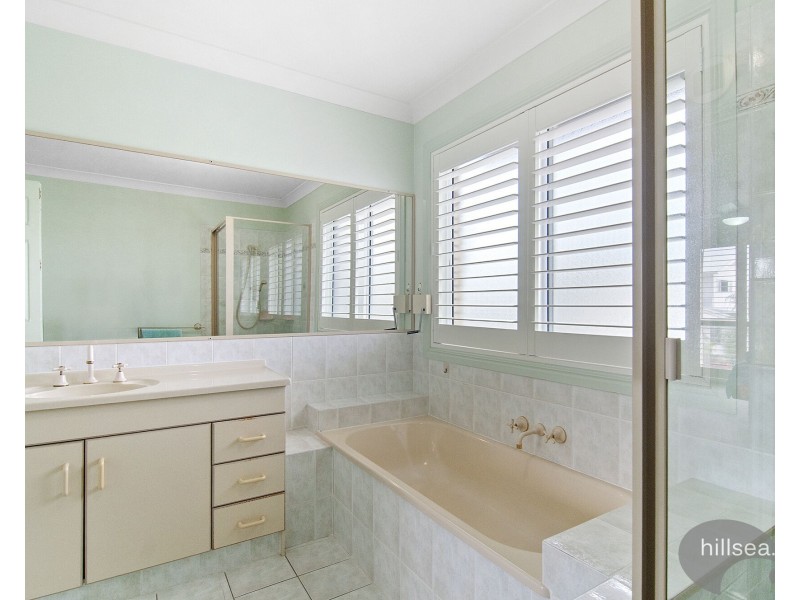 2/64 The Esplande, Paradise Point QLD 4216