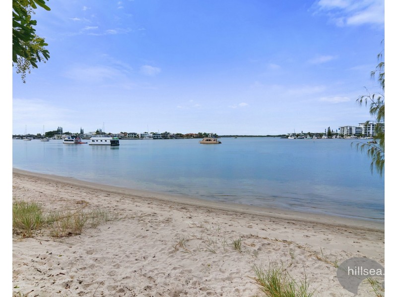 2/64 The Esplande, Paradise Point QLD 4216