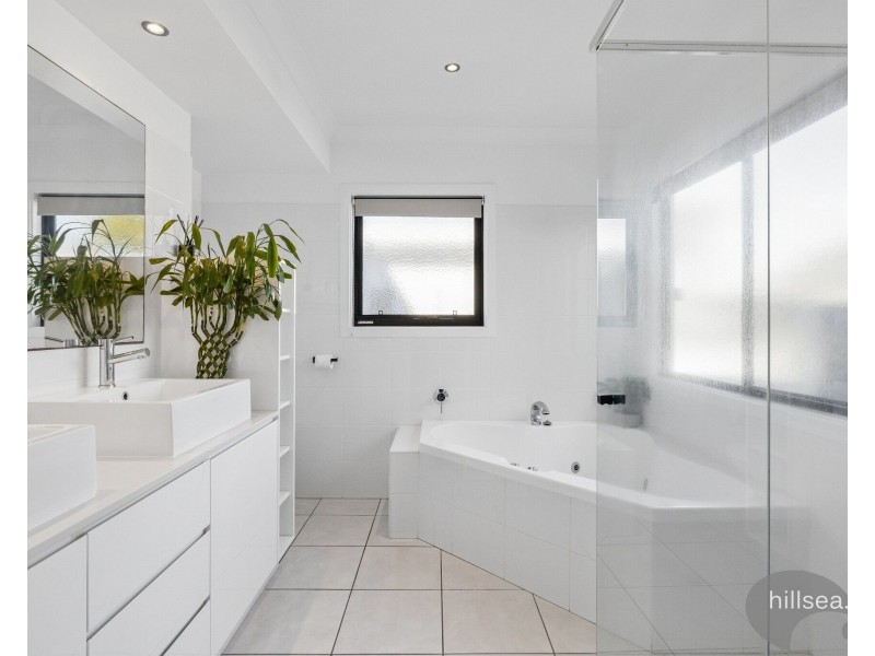2/46 Bayview Street, Runaway Bay QLD 4216