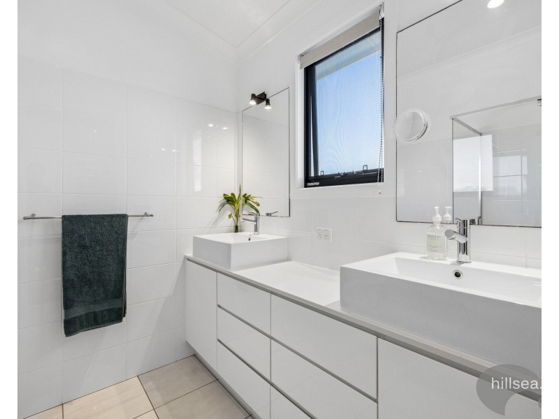 2/46 Bayview Street, Runaway Bay QLD 4216