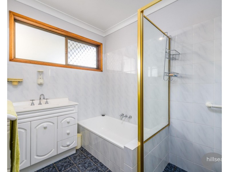 17 Jacaranda Avenue, Hollywell QLD 4216