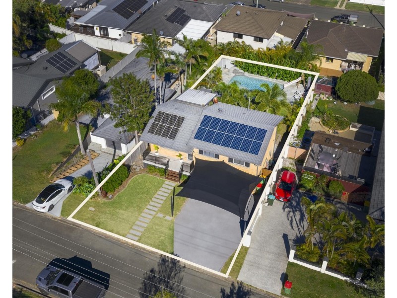 12 Lergessner Street, Biggera Waters QLD 4216