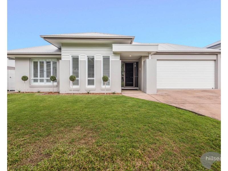 27 Rhodium Crescent, Hope Island QLD 4212