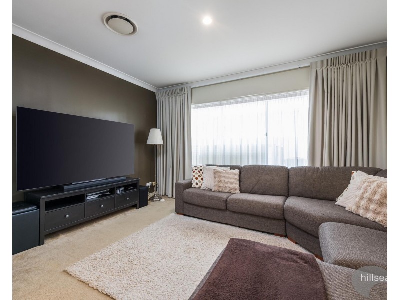 27 Rhodium Crescent, Hope Island QLD 4212
